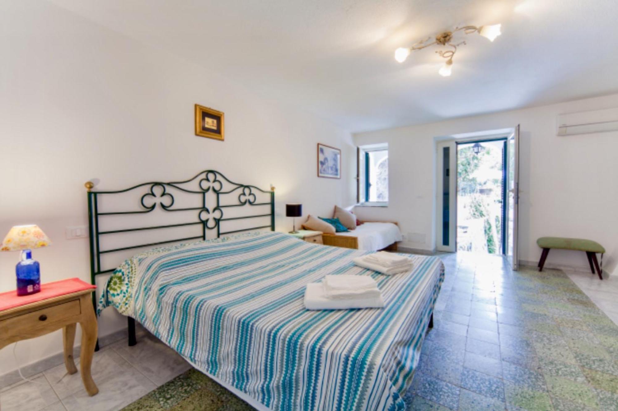 Villa Vincenzo Di Meglio Барано-д'Иския Номер фото